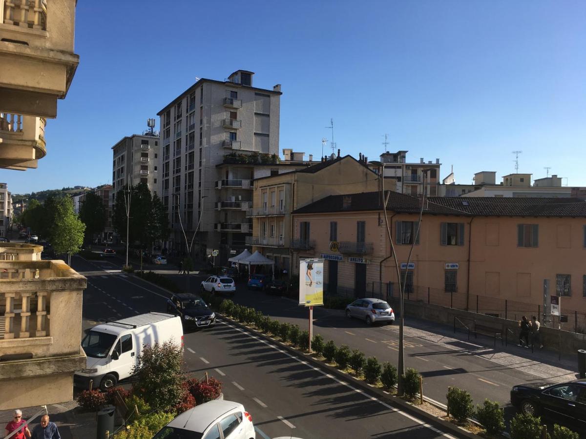 La Mascarella Appartement Alba  Buitenkant foto